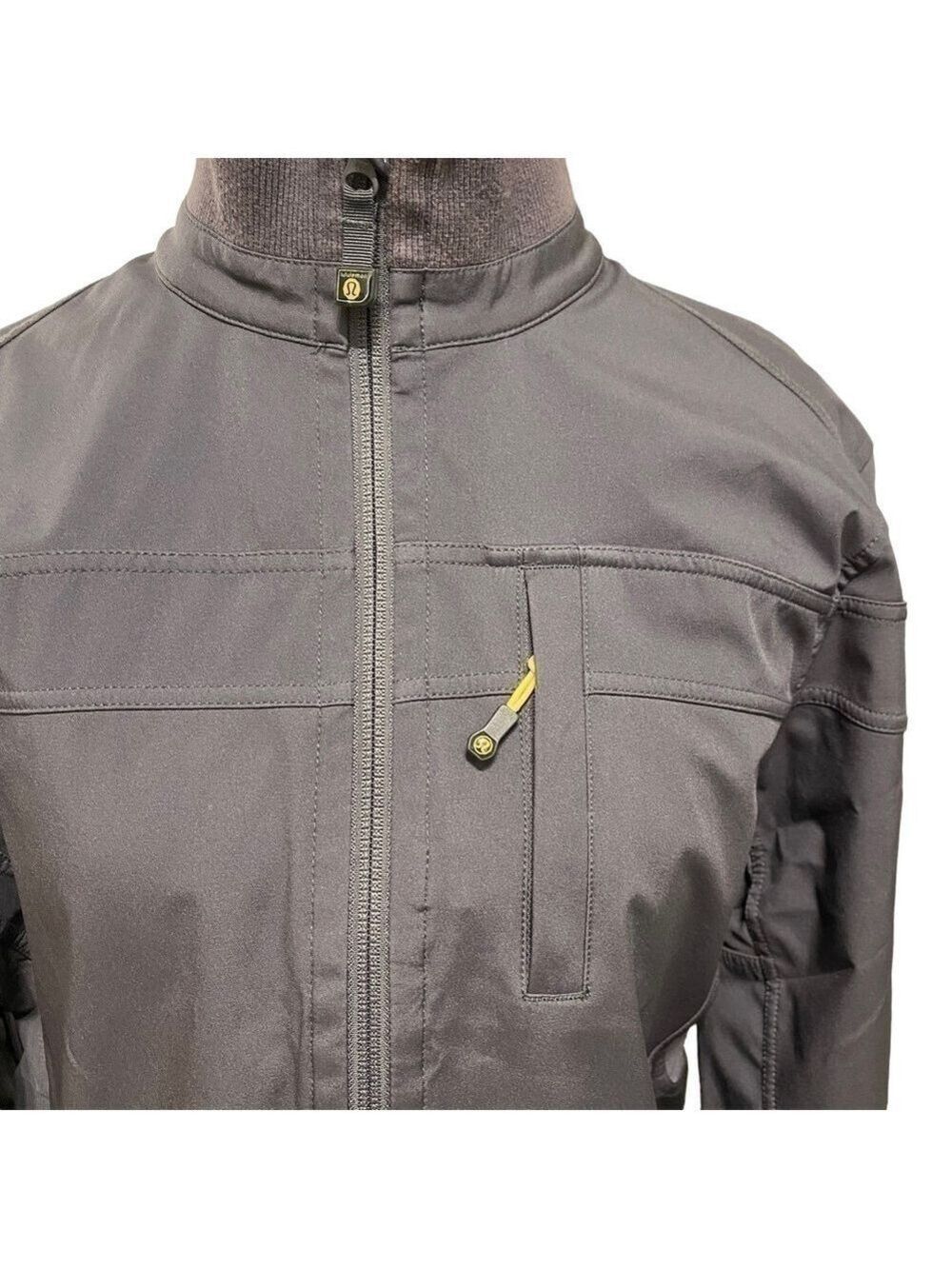 💖 Host Pick! 💖 LULULEMON Lightweight Water Resistant Jacket